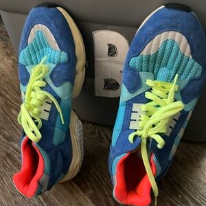 Adidas torsion men's size 12.5, multi- colored, used